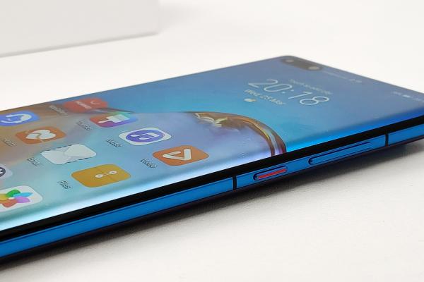 Huawei P40 Pro Unboxing + primele impresii: toate curburile sexy pe care le anticipam + cameră periscopică cu senzor nou