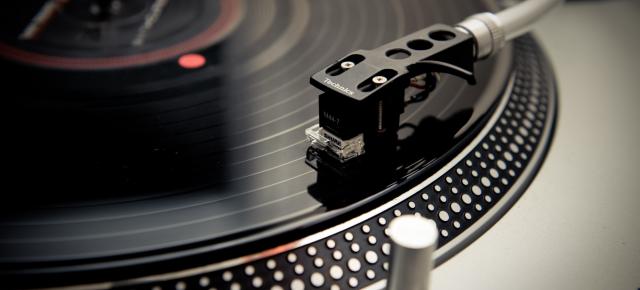 Turul Magazinelor #683: Cele mai ieftine televizoare OLED din România, acumulator 20.000 mAh, Galaxy S20+ supradotat