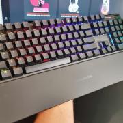 Am testat SteelSeries Apex Pro Gen3 - Tastatura smart cu switch-uri mecanice ajustabile, ce se adaptează la stilul tău de joc
