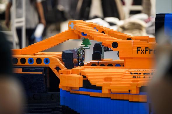 Cum arată replica McLaren F1 din LEGO expusă în România: Lego-McLaren F1-4.jpg