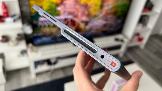<b>Lenovo Tab Plus: Acustică de excepție, cu 8 difuzoare JBL și rezultate record în clasament</b>Lenovo Tab Plus a fost promovată încă de la debut drept o tabletă premium pentru entertainment iar când cineva spune asta mă gândesc la două componente care să faciliteze o experiență de top - ecranul și difuzoarele