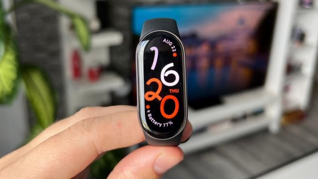 <b>Brățara fitness Xiaomi Smart Band 9 Active apare în imagini proaspete; Ce e nou?</b>După ce l-am văzut pe Xiaomi Smart Band 9 Pro scăpând zilele trecute, acum e rândul lui Xiaomi Smart Band 9 Active. El apare în imagini proaspete şi mai degrabă orientate spre cei cu un stil de viaţă activ. Analizăm imaginile mai jos