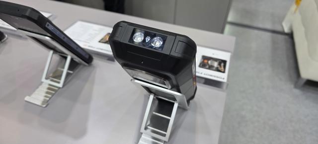 20.000 mAh pare puțin la standul FOSSiBOT: am găsit și telefonul de 910 grame cu 28.000 mAh
