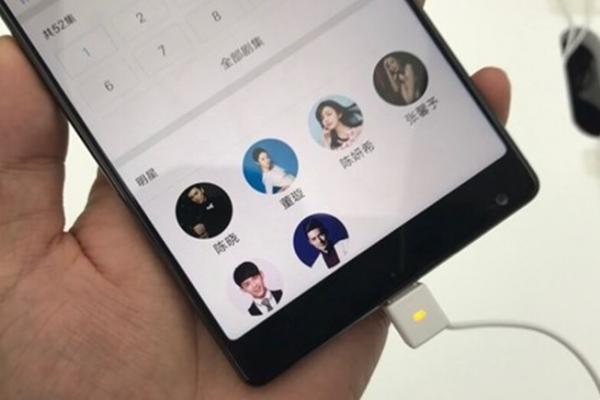 Xiaomi Mi MIX primește un hands-on video; iată cum arată mai de aproape phablet-ul cu display edge-to-edge!