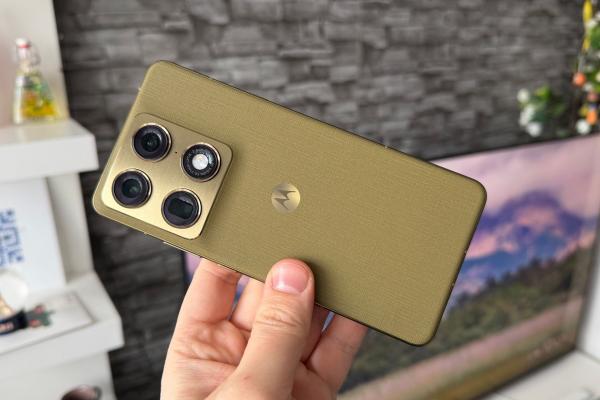 Motorola Signature: Cel mai bine echipat Moto din ultimii ani, dar fără Elite în coadă pentru procesor