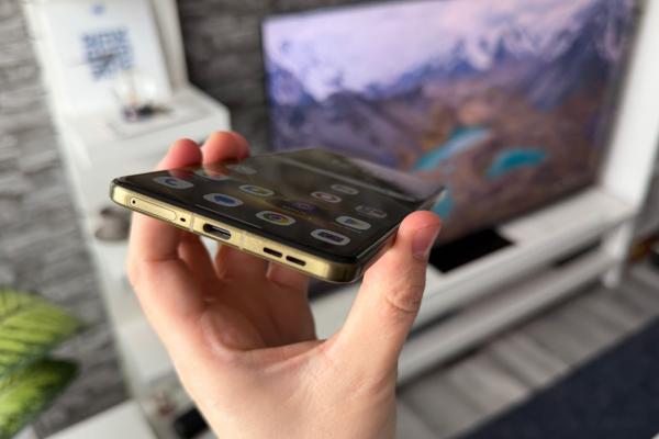 Motorola Signature: Conectivitate completă, cu 5G, WiFi 7, UWB și tot ce îți poftește inima