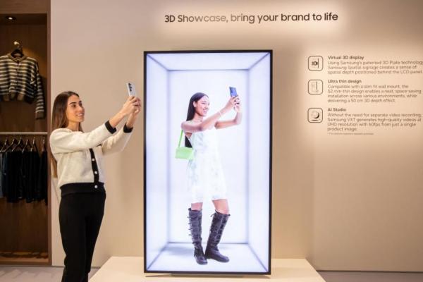 Ai un business de promovat cu afişaje digitale? Acum ele sunt 3D fără ochelari, cu tehnologie Samsung Spatial Signage
