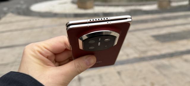 Huawei Mate X7: Acustică stereo, dă la schimb volumul pe claritate