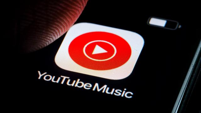 <b>YouTube Music nu mai afișează versurile melodiilor în varianta gratuită; Urmează Spotify?</b>YouTube Music face un pas care nu va fi pe placul multor utilizatori. Aplicația limitează acum afișarea versurilor pentru utilizatorii care nu plătesc abonament. Deși Spotify rămâne liderul global în streaming muzical, serviciul deținut de Google