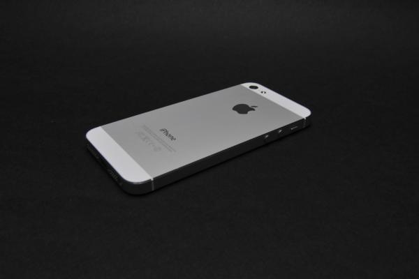 Apple iPhone 5 - Unboxing (conținutul cutiei)