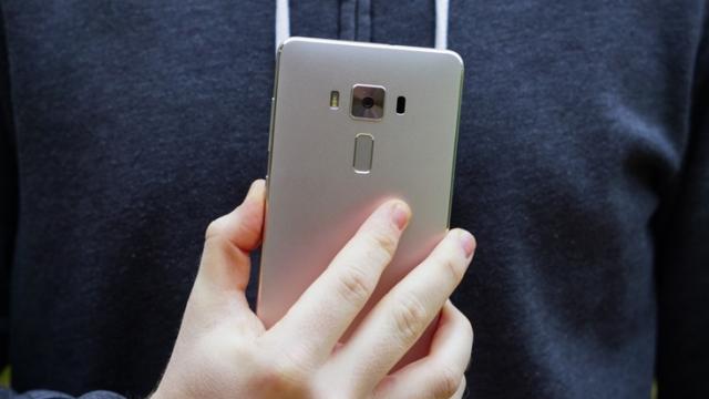 <b>Asus ar putea relua parteneriatul cu MediaTek după ce nu au reușit să lanseze smartphone-uri cu procesor Snapdragon 835 în primul val</b>Potrivit unui raport proaspăt dezvăluit de către cei de la DigiTimes, se pare că Asus ia în calcul posibilitatea de a relua parteneriatul cu MediaTek, asta după ce nu a reușit să lanseze pe piață smartphone-uri echipate cu procesoare SD835 în momentul 