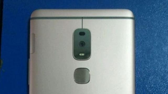 <b>LeEco Le Max 3 (X920) apare în numeroase fotografii reale; aduce o cameră foto principală cu telemetru laser</b>În ciuda problemelor financiare despre care tot auzim în ultima perioadă că le-ar avea LeEco, iată că aceștia continuă să lanseze noi smartphone-uri pe piață. Un astfel de viitor terminal este LeEco Le Max 3, produs cunoscut sub numele de cod X920 și care