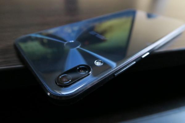 ASUS ZenFone 5 (ZE620KL) - Fotografii Hands-On