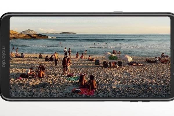 Motorola Moto Z3 Play este cel mai nou smartphone modular de pe piață; Vine cu ecran FHD+ de 6 inch