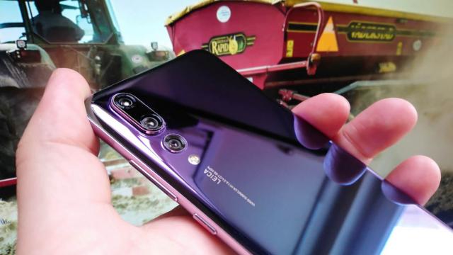 <b>Huawei P20 Pro: Camera cu cel mai bun zoom, detalii, Bokeh, focalizare, ceva minusuri de asemenea</b>Huawei P20 Pro a fascinat multă lume încă de când era doar un zvon, pentru simplul fapt că aducea trei camere, ceva curajos, care nu a fost încercat pe nici un flagship de până acum. La urma urmei când ai un colaborator de nădejde ca Leica prinzi aripi şi