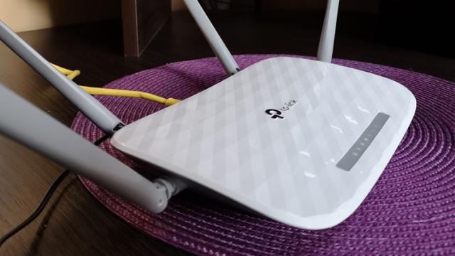 <b>Prezentare TP-Link Archer C5 AC1200: Router gigabit dual-band cu preț accesibil și performanță pe măsură</b>Așa cum v-am anunțat în urmă cu doar câteva zile, pe masa noastră de teste a ajuns și routerul TP-Link Archer C5 AC1200, un produs pe care vi-l oferim la concurs. Ați descoperit care sunt pașii necesari pentru a intra în tragerea la sorți