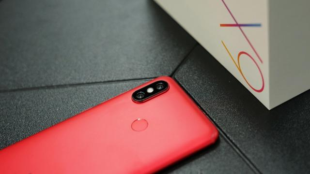 <b>Xiaomi Mi A2 Lite îşi face apariţia pe site-ul FCC-ului din Singapore; Speculam legat de dotări</b>Xiaomi îşi continuă seria de lansări şi pregăteşte încă un telefon midrange atractiv, sub numele de Xiaomi Mi A2 Lite. Încă de când a debutat Xiaomi Mi 6X în China în aprilie se discută despre o versiune Mi A2 cu Android One, care a apărut la un moment..