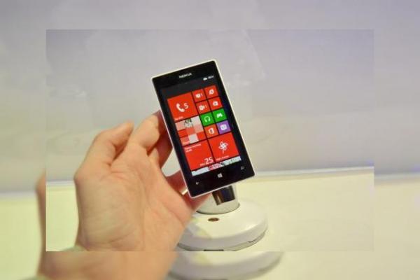 MWC 2013: Nokia Lumia 520 Într-o experiență hands on colorată (Video)