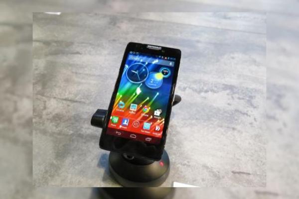 MWC 2013: Motorola RAZR HD hands on preview, ultimul mohican Înainte de X Phone (Video)