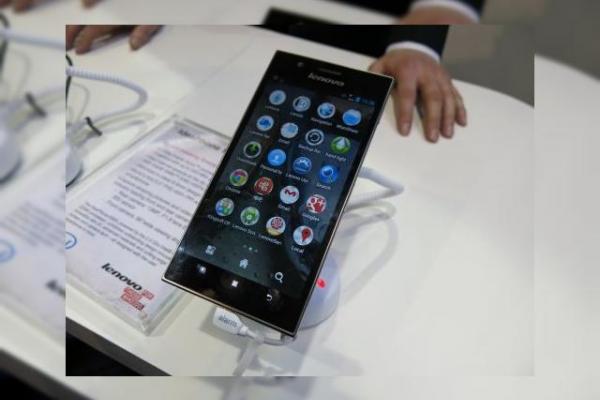 MWC 2013: Lenovo IdeaPhone K900, phablet masiv cu procesor Intel Atom dual core (Video)