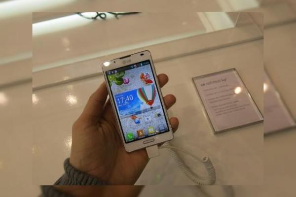 MWC 2013: LG Optimus L7 II Hands on preview În Barcelona, un midrange atractiv pentru 2013 (Video)