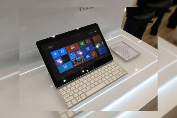 MWC 2013: LG Tab-Book hands on, tableta cu tastatura glisantă și Windows 8 (Video)