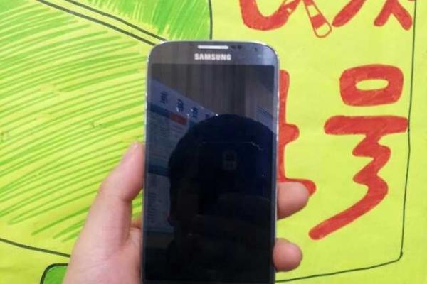 Noi imagini cu Samsung Galaxy S IV vin din China; Iată presupuse fotografii hands on!