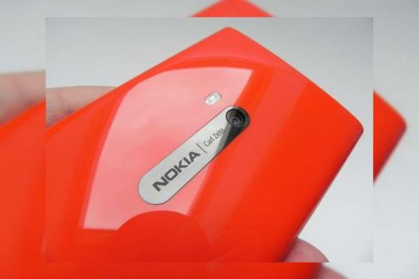 Review Nokia Lumia 920: cameraphone excelent, masiv, cu preț premium (Video)