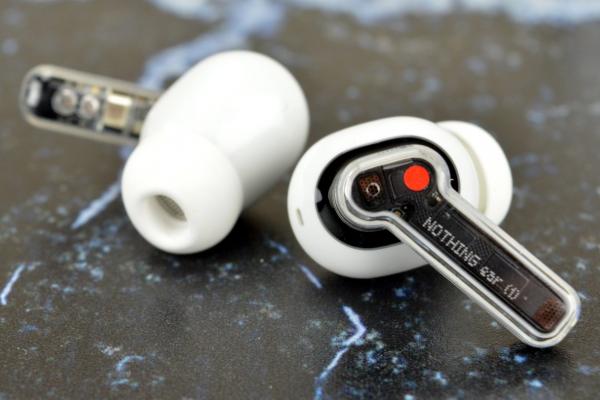 Nothing Ear (1) - căștile wireless cu design transparent și ANC, ajung acum la un nou prag minim pe eMAG