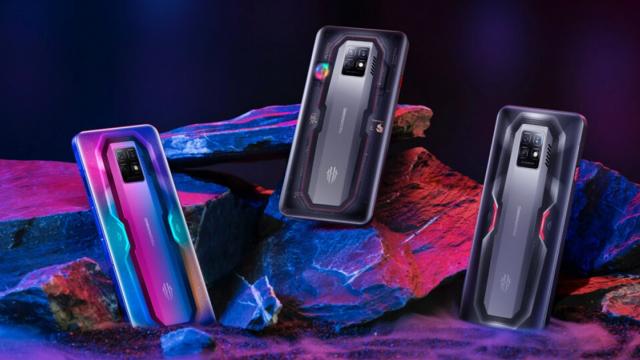 <b>Nubia lansează seria de telefoane de gaming Red Magic 7! Modele cu design transparent, iluminare RGB, cameră selfie ascunsă sub display și încărcare rapidă la 135W</b>Luna februarie ne aduce și lansarea primelor smartphone-uri de gaming din acest an. Pare-că Redmi a „spart gheața ieri”, dar Nubia soseșțe în forță cu o nouă serie de top, Nubia Red Magic 7. E vorba despre două modele, o variantă Vanilla și una Pro, ambel