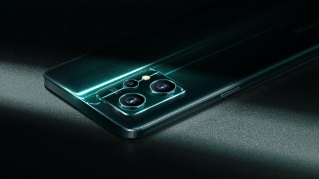 <b>Preț și disponibilitate realme 9 Pro+ în România </b>Finalul săptămânii ne aduce și listarea lui realme 9 Pro+ pe plan local, asta la doar câteva zile de la anunțul oficial. Acesta este un mid-range echipat cu o cameră de flagship pe care am văzut-o pe OnePlus 9 și are chiar și OIS. Aflăm din rândurile