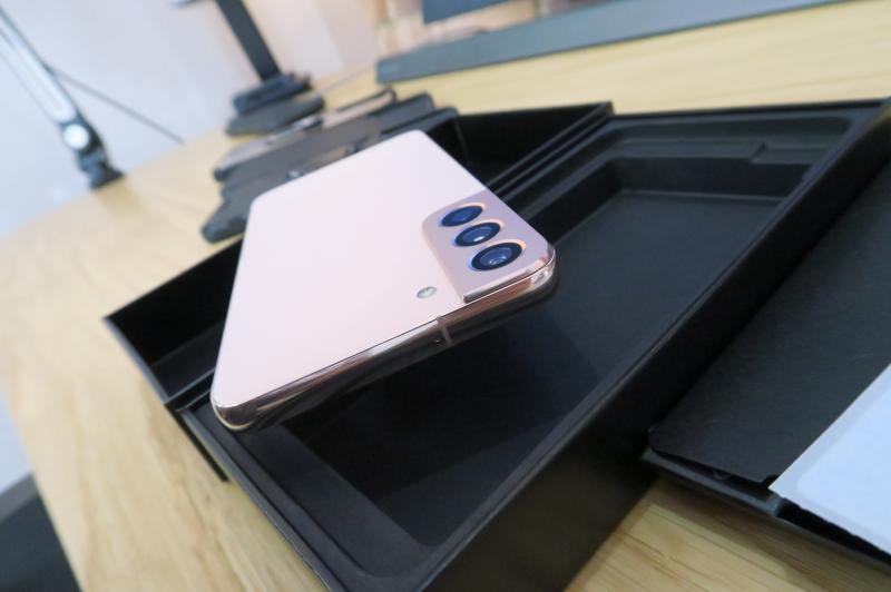 Samsung Galaxy S22+ - Unboxing: Samsung-Galaxy-S22-Plus_018.JPG