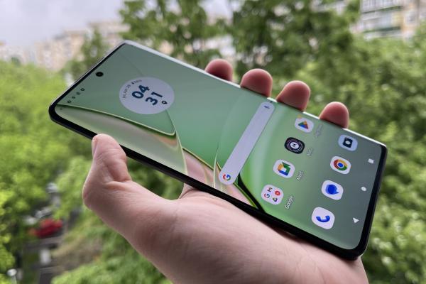 Motorola Edge 40: Un UI curat tipic Motorola, notificări Edge Light și customizare oferită utilizatorului