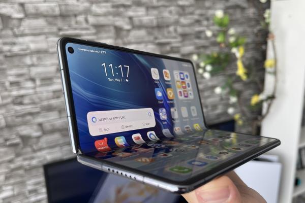 Huawei Mate X3: Display-uri pregătite de gaming şi consum de filme