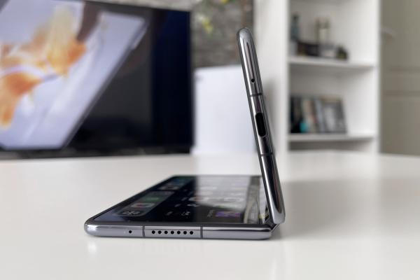 Huawei Mate X3: Acustica mizează pe claritate, nu neapărat volum şi bas