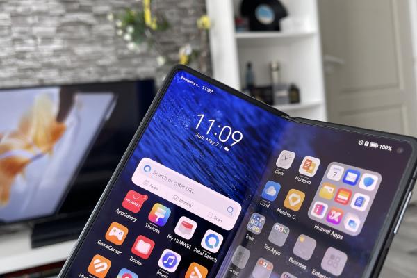 Huawei Mate X3: OS, UI, aplicaţii cu un EMUI 13.1 ce vine cu o mănuşă, cu extra-uri aferente pliabilului