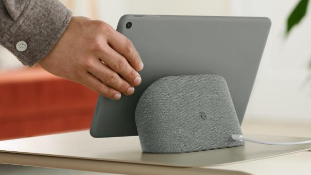 <b>Tableta Google Pixel a fost anunțată oficial, cu display generos, CPU Tensor G2, dock de încărcare cu difuzor integrat; Iată de unde o comanzi în România</b>Aseară a avut loc conferința anuală Google I/O. Evenimentul s-a concentrat pe AI și lansare de noi produse. A sosit astfel smartphone-ul accesibil Pixel 7a, primul telefon pliabil din portofoliul companiei (Pixel Fold), dar și tableta Google Pixel