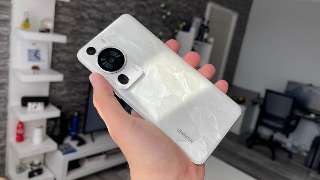 <b>Huawei P60 Pro: Hardware cu două sincope, în rest mă declar chiar mulţumit</b>Huawei P60 Pro e pus la punct la capitolul hardware, cu sincopele obişnuite totuşi, provocate de şahul între Vest şi Est. Mă refer la faptul că nu avem modem 5G, evident. Procesorul surprinde puţin, fiind unul last gen, Snapdragon 8+ Gen 1 