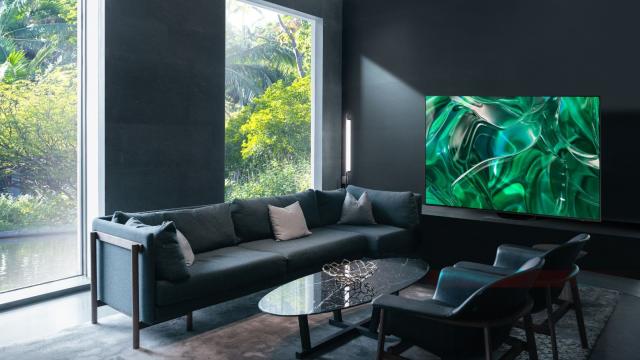 <b>Samsung apelează la rivalul sud-coreean LG Display pentru a-i furniza 10 milioane panouri OLED TV în următorii 3 ani</b>Deși Samsung este unul dintre cei mai mari producători de televizoare din lume, îți vine greu să crezi că brandul a revenit pe piața modelelor OLED abia din 2022, după ce a pus în pauză această linie de produse undeva prin 2015