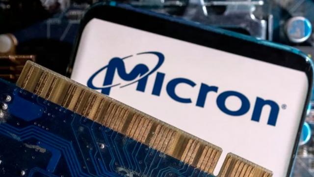 <b>China răspunde cu aceeași monedă și interzice componente americane, citând riscuri de securitate; Sunt vizate produse ale Micron Technology</b>Povestea China-SUA continuă, astăzi cu un episod în care țara cu 1.4 miliarde de locuitori răspunde cu aceeași monedă asupra restricțiilor impuse de Statele Unite ale Americii și interzice utilizarea de componente americane. Așa cum spune 