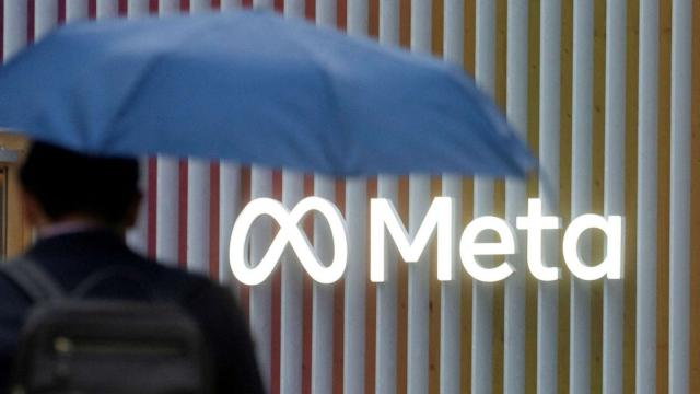 <b>Amendă record de 1.3 miliarde de dolari pentru Meta în UE; Facebook încalcă confidențialitatea datelor utilizatorilor (GDPR)</b>Meta a primit din nou o amendă, de această dată una record în UE, de 1.3 miliarde de dolari sau 1.2 miliarde de euro. Autorităţile legate de Privacy din Uniunea Europeană s-au pronunţat cu privire la sancţiuni legate de transferarea de date ale 