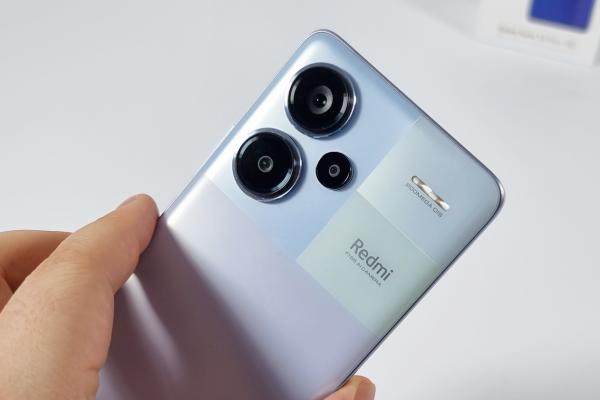 Redmi Note 13 Pro+ 5G: Cameră cu OIS de 200 MP și AI pentru capturi „iconice”; Depășim competiția?