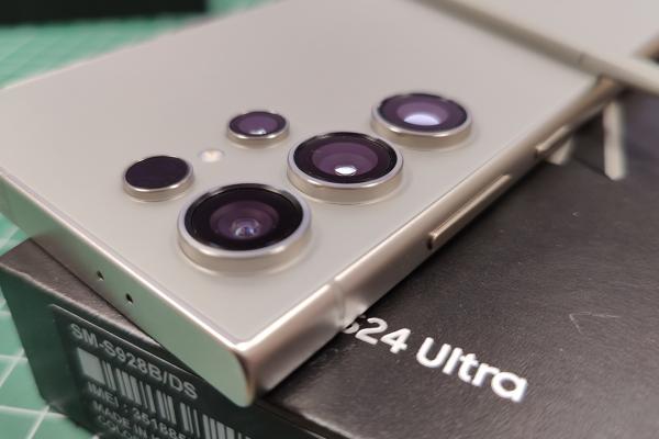 Samsung Galaxy S24 Ultra: Design mai plat, mai curajos colorat, mai rezistent