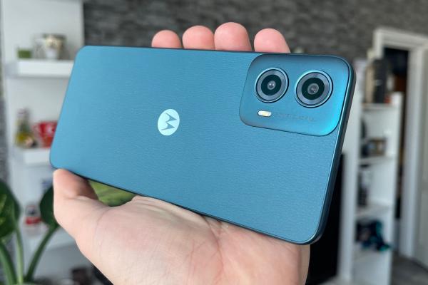 Motorola moto g34 5G Unboxing: cel mai ieftin telefon 5G din 2024 are Android 14, funcţii pentru "băieţi mari" 
