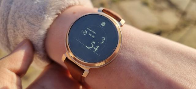 Prezentare Garmin LILY 2 Classic: Unul dintre cele mai elegante smartwatch-uri pentru femei, cu design regândit, NFC pentru plăți și suport pentru conectarea senzorilor externi