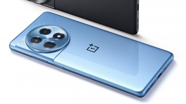 <b>Preț și disponibilitate OnePlus 12R în România (+ căști cadou la precomandă)</b>Chiar în prima zi a lunii februarie cei de la OnePlus au organizat un eveniment de presă local pentru a marca lansarea lui OnePlus 12 în România, flagship care nu a venit singur, ci alături de OnePlus 12R. Acesta este și subiectul articolului