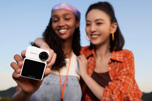 O cameră compactă cu gimbal, senzor de 100 MP și filmare 6K? Dreame testează conceptul la IFA 2026