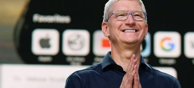 Tim Cook ar fi împins personal Apple spre iPhone Ultra; Pliabilul devine ultimul mare proiect al erei sale