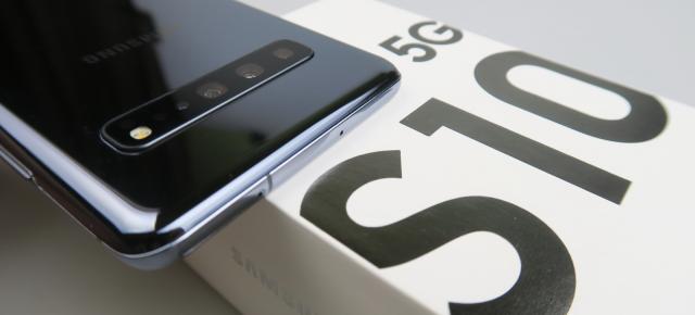 Samsung Galaxy S10 5G Unboxing: primul telefon 5G scos din cutie la Mobilissimo.ro e o figură familiară, dar mai mare