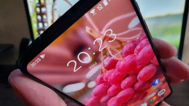 <b>ASUS ZenFone 6 face trecerea la Android 10, cu gesturi de navigare și funcții noi la pachet</b>Începutul lunii noiembrie vine cu vești bune din partea taiwanezilor de la ASUS care anunță startul distribuirii lui Android 10 pe flagship-ul ZenFone 6, telefon cunoscut și sub denumirea de ZenFone 6z în India. 